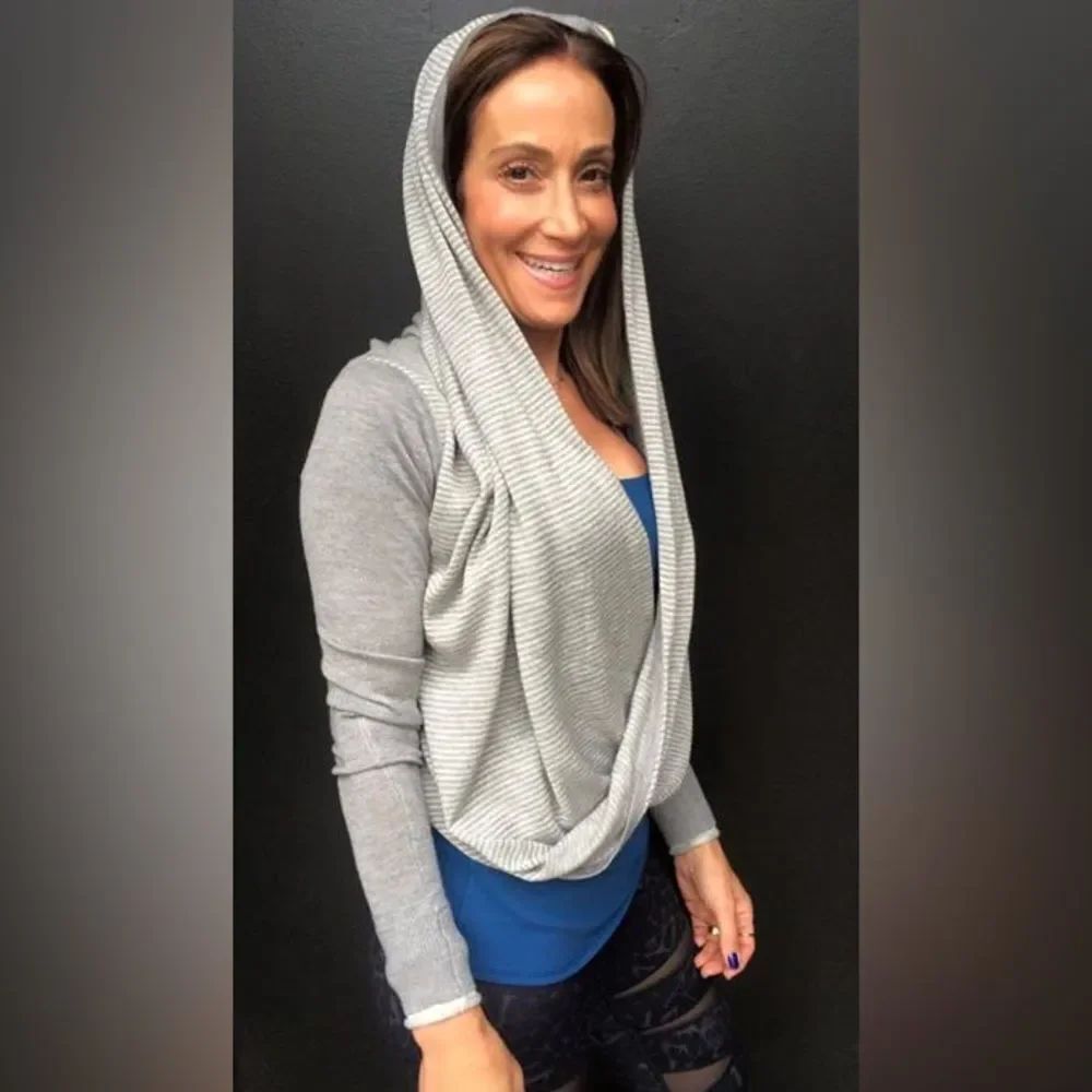 Lululemon Vinyasa button Scarf
Designed For On the Move White Hooded Sweater